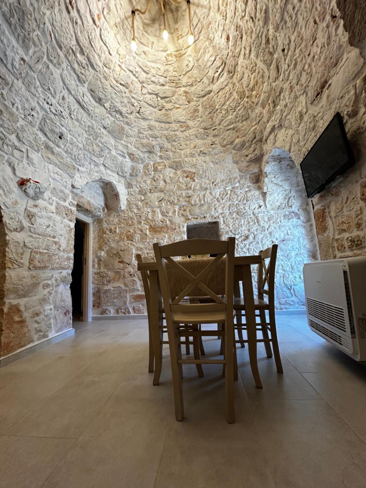 Il Trullo Di Bina Bed & Breakfast Pezze Di Greco Dış mekan fotoğraf